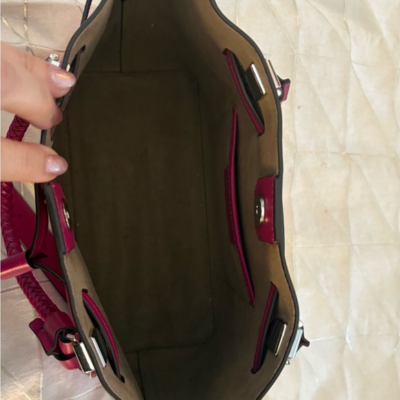 Michael Kors Pink Shoulder Bag with Elegant Design - Picture 6 of 8